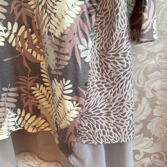 LOGO Tunic - Picture 2 of 4